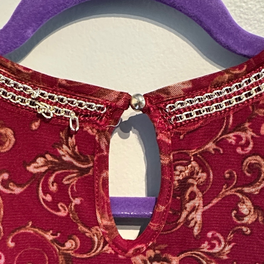 🌸Ricki's Burgundy Floral Sleeveless Blouse - Picture 3 of 7